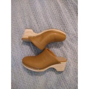 Loft Leather Camel Color Size 11 Mules